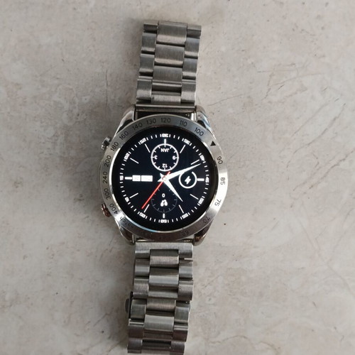 Hifuture Pro smartwatch used, charger included