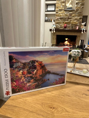 Trefl puzzle 1500 pieces new, view of Maranola village