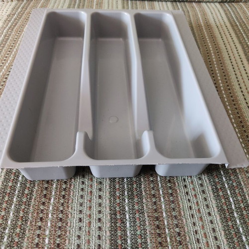Plastic cutlery tray with three compartments