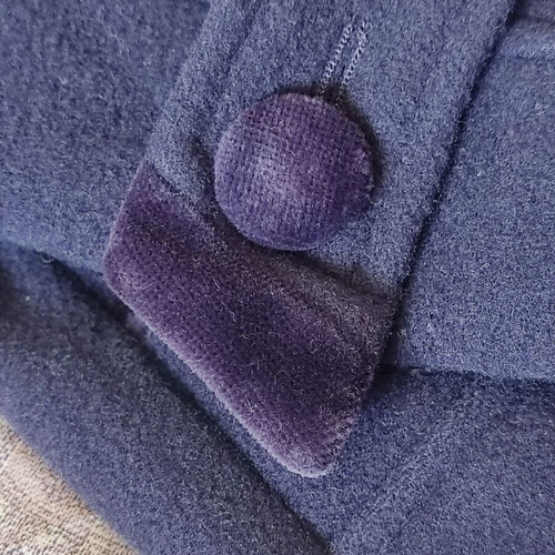 Vintage wool purple coat used, size 40 with velvet details