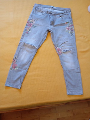 Denim jean Zara like new with floral design, elastic fit