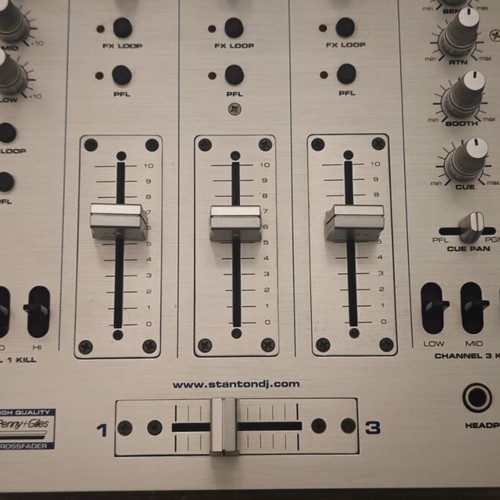 Stanton SMX-401 Professional 3-Channel DJ Mixer nearly new, boxed