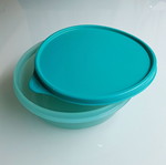 Tupperware cyan round container like new, diameter 19 cm x 6.5 cm