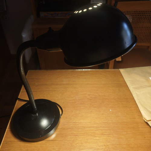 Desk lamp with flexible arm like new
