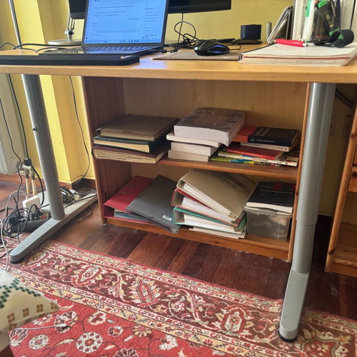 Desk with wooden surface and metal legs like new, suitable for students and home office