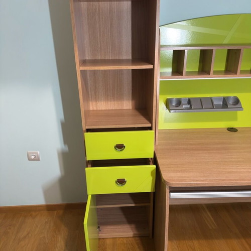 Cilek Youth Room Set like new with 2 bookshelves, desk and bed