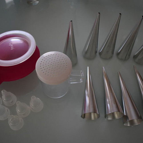Pastry tools used, set of 9 metal tips and silicone container