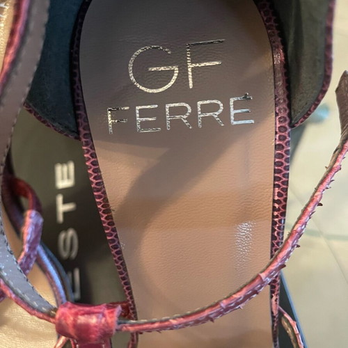 GF FERRE sandals like new, size 37, purple