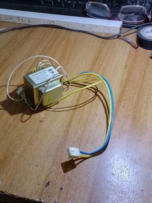 Transformer used with primary 220V and secondary 9/12/18V