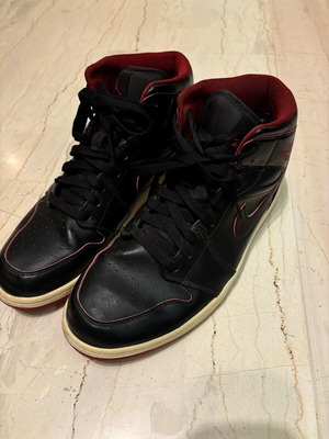 Nike Air Jordan 1 Mid used black and red sneakers size 45