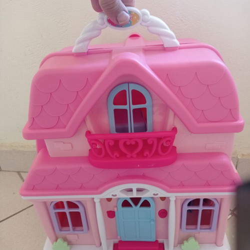 Dollhouse like new with furniture, portable suitcase design