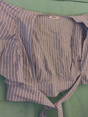 Toi & Moi short bolero with front tie striped like new