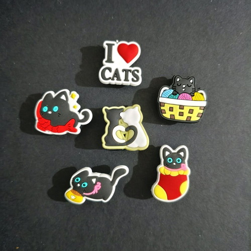 Crocs Charms Cat Love set like new, black and red