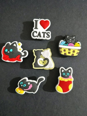 Crocs Charms Cat Love set like new, black and red