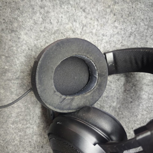 Razer Kraken headphones for parts or repair, wired, 2 pairs
