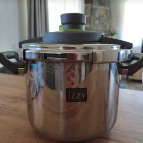 Izzy 8-liter stainless steel pressure cooker