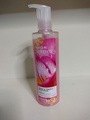 Hand wash 250 ml new with freesia and pomegranate scent