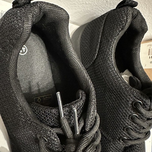 Unisex black sneakers, size 41, athletic shoes