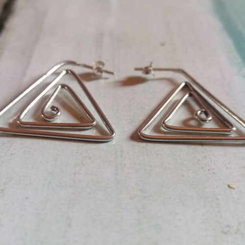 Silver 925 earrings hoops with triangular spiral new