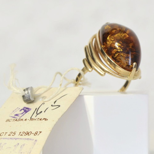 Russian Soviet gold 585/14K ring with Baltic amber like new