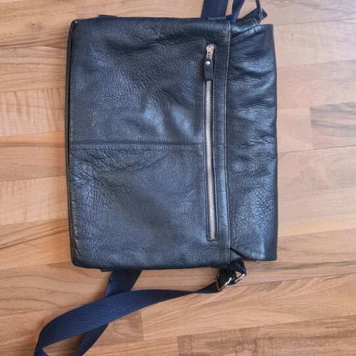 Basile leather shoulder bag like new, blue