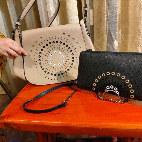 Cruz Carpisa shoulder bags like new, black and beige set