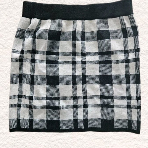 Knitted skirt like new, size L, black and gray
