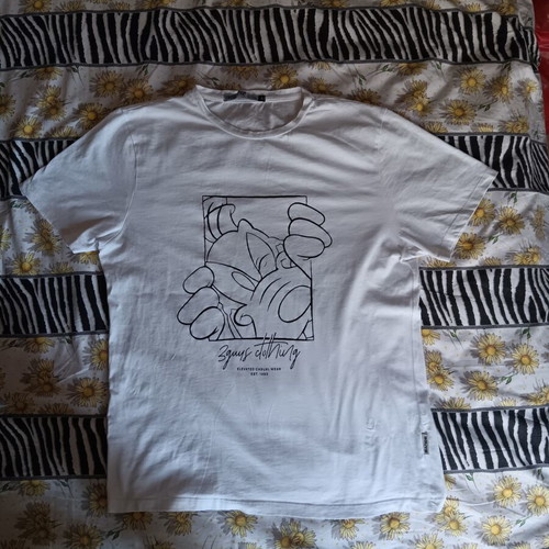 Three Guys T-shirt white, like new, size Medium