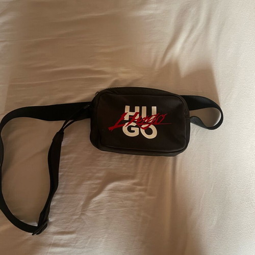 Hugo Boss bag like new, black