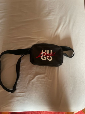 Hugo Boss bag like new, black