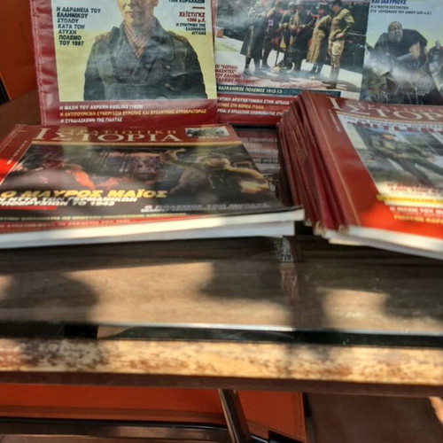 Military History magazines like new, set of 32 issues