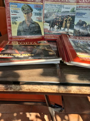 Military History magazines like new, set of 32 issues