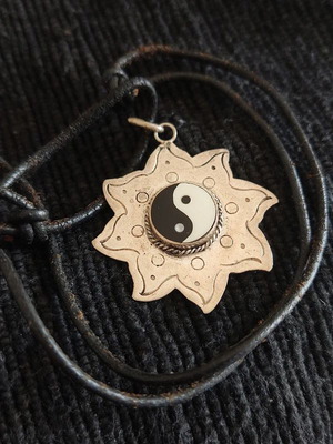 Silver 925 pendant used with Ying Yang on leather cord
