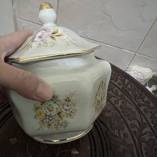 Porzeland Masse Bavaria porcelain vessel with lid like new