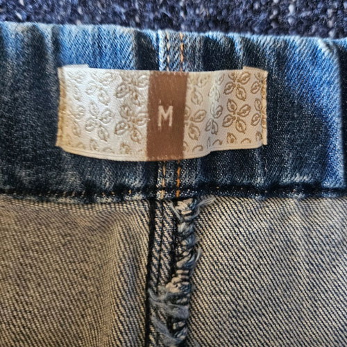 Jean skirt like new, very tight fit, size small