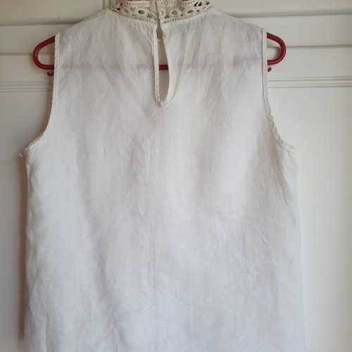 Zara medium blouse 100% linen like new with lace detail