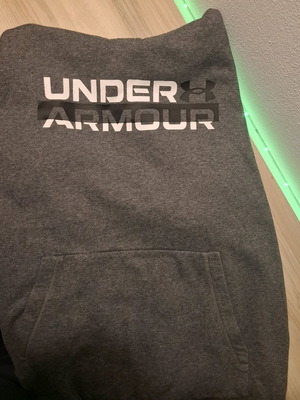 Under Armour sweatshirt used, gray, size M