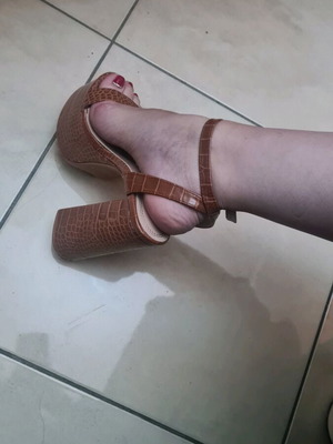 High platform sandals brown new, size 40