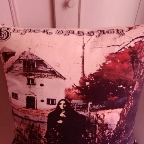 Black Sabbath pillow new with velvety texture 40x40 cm