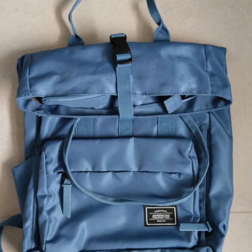 American Tourister blue backpack like new with pockets