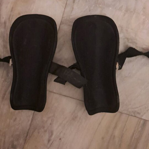 Admiral football shin guards like new, black