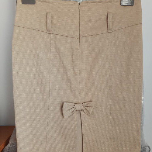 Pencil skirt used with bow detail and sleeveless top gift