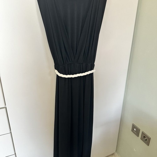 Dress black long elastic with open back and belt like new