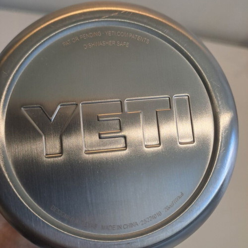 YETI Rambler 750 ml thermos with Chug and TripleHaul lids, new