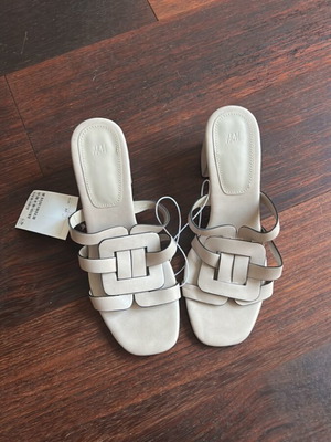 H&M sandals new, gray beige, size 37, medium thick heel
