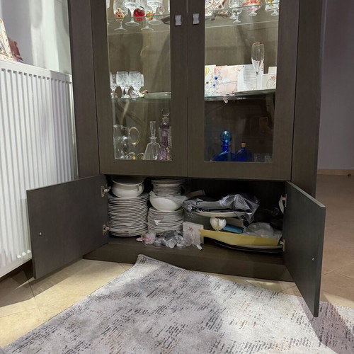 Solid wood showcase like new with solid wood and soft-close hinges