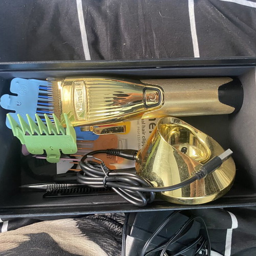 Hair clippers like new with charging cable and box