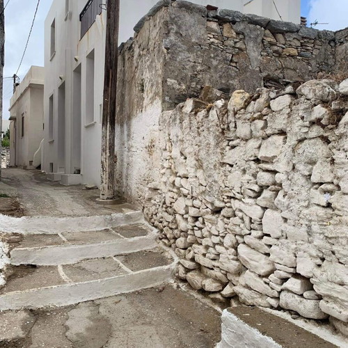 Stone house with independent studio for renovation in Damarionas Naxos