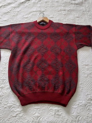 Guy Laroche sweater 50% wool like new, dark burgundy with elastic waist