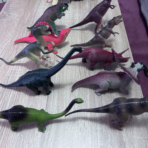 Dinosaur figures like new, collection of 27 pieces